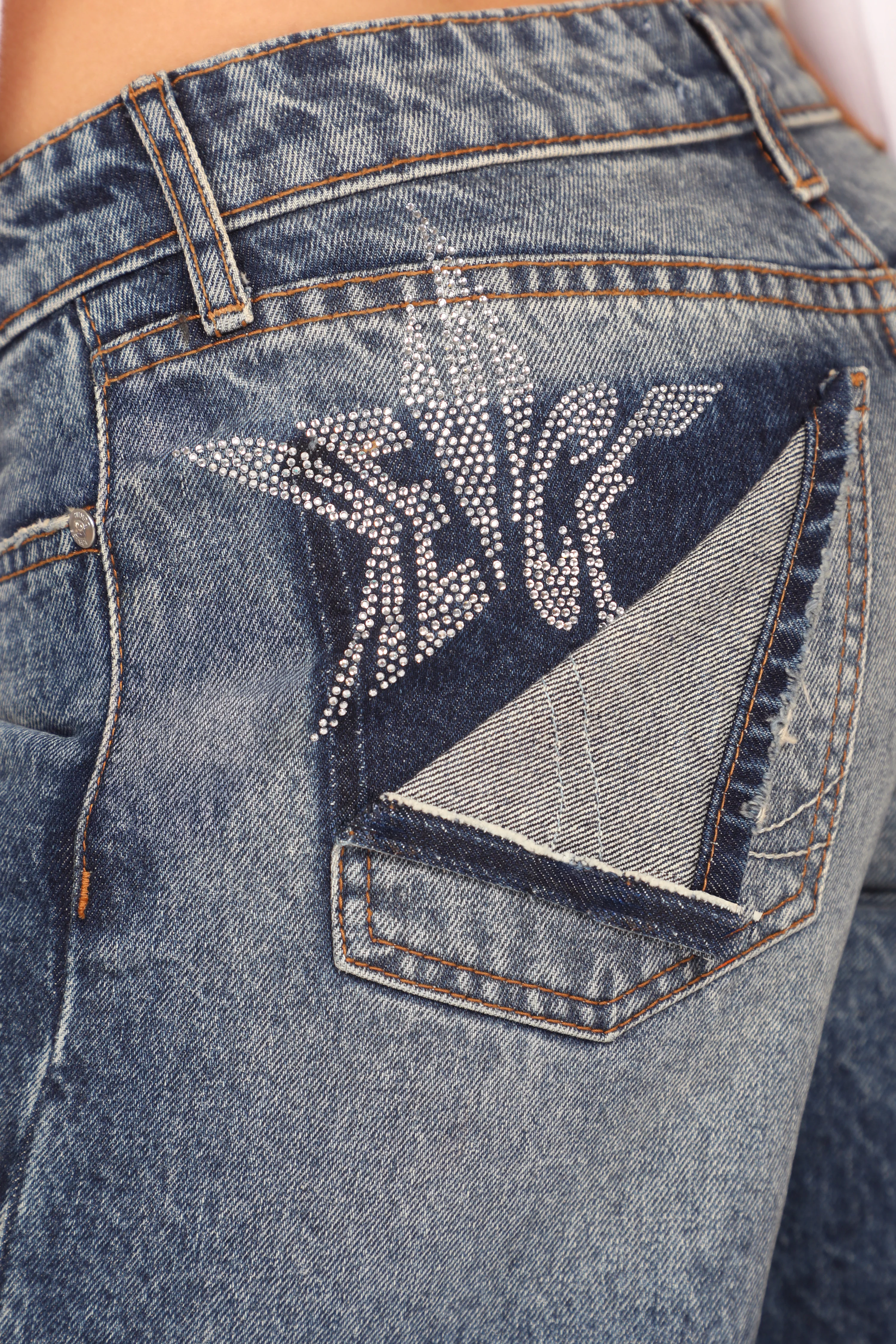 TLC STARLET / BEVERLY DR - Image 2